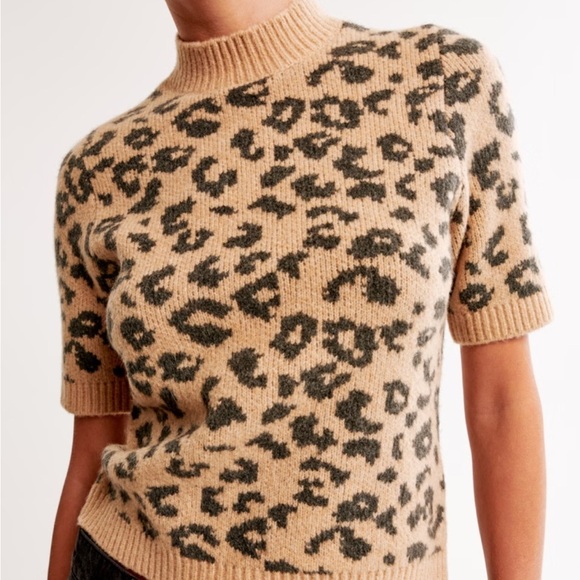 Abercrombie & Fitch Leopard Print Short Sleeve Sweater - Picture 2 of 10